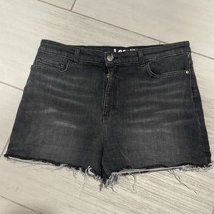 Woman’s Lee cutoff shorts